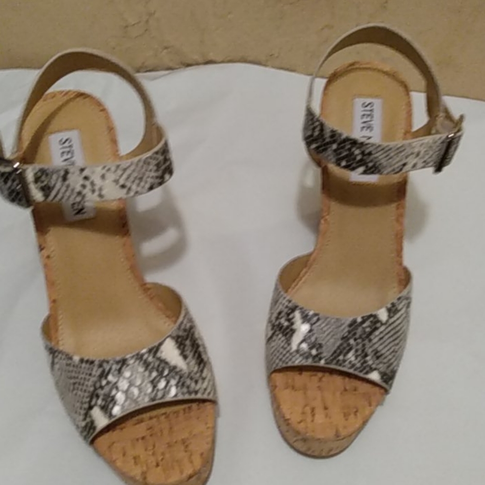 women snake skin print heels